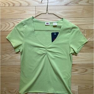 NWT Levi’s V Neck